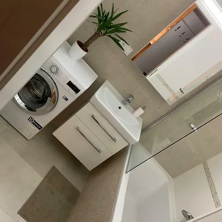 X1 Garage-supermarket-pc Screen-gymeq-luxury Apt-main St 2min Walk Apartmán